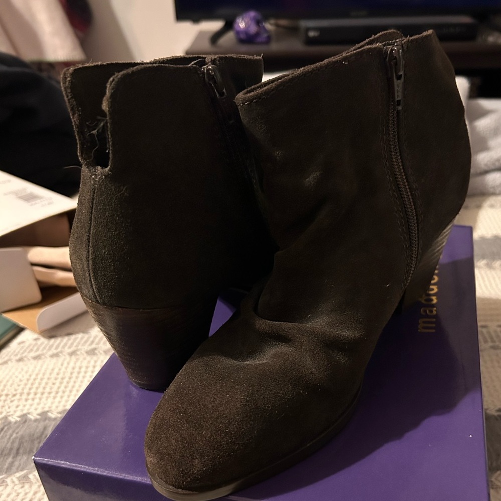 Sketcher’s Brand Heel Booties - Picture 2 of 2